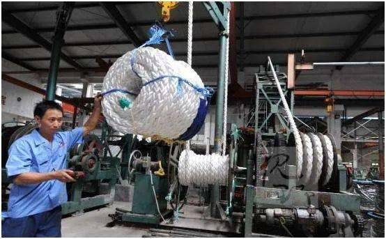 臺州日報 頭版報眼 驕傲 打破歐美企業(yè)壟斷,臨海四兄繩業(yè)產品首次應用于深海油氣田作業(yè)平臺建設